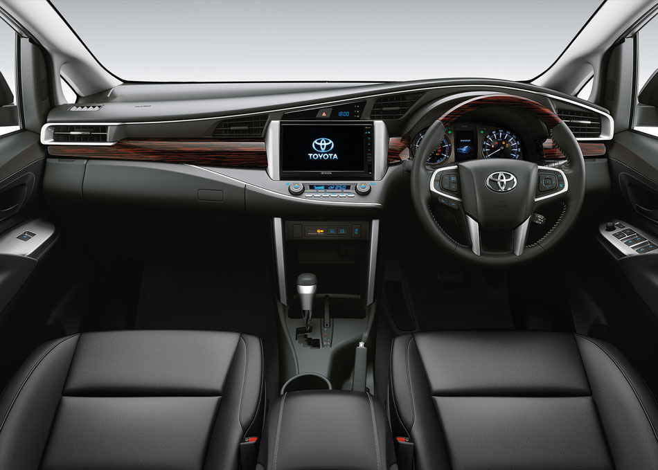 Charoensri-Innova Crysta1