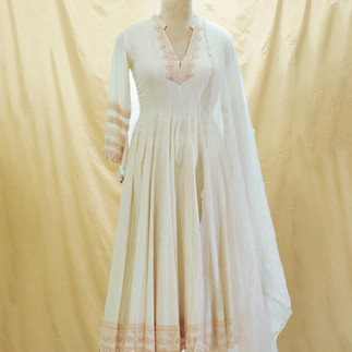 Sara Arjun in Shilpsutra off-white Anarkali seated dupatta flowin