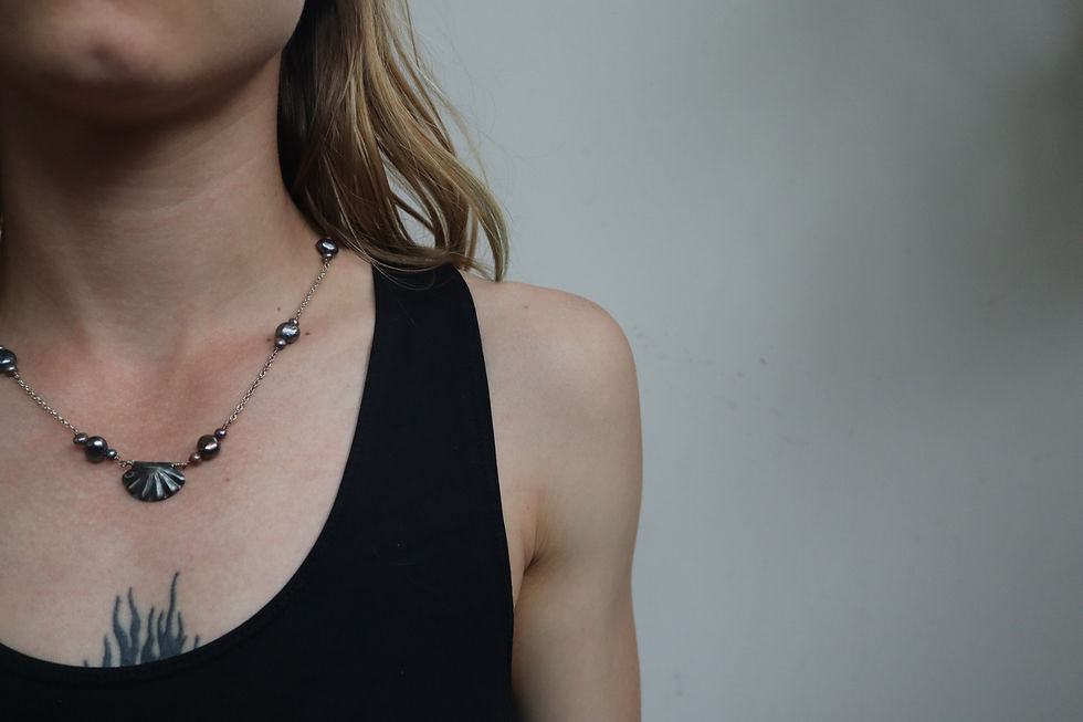 サムネイル： three jax SEASHELL Peacock Purple pearl Necklace