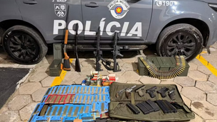 Homem é preso com arsenal de guerra escondido em cofres, em Caraguatatuba, no litoral de SP