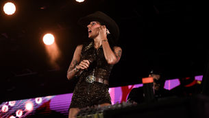 Shows de Wesley Safadão e Ana Castela reúnem mais de 90 mil pessoas na Rua da Praia