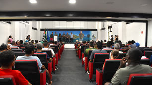 Ilhabela inicia temporada 2026 com entrega de licenças e lançamento do Guia do Ambulante Legal