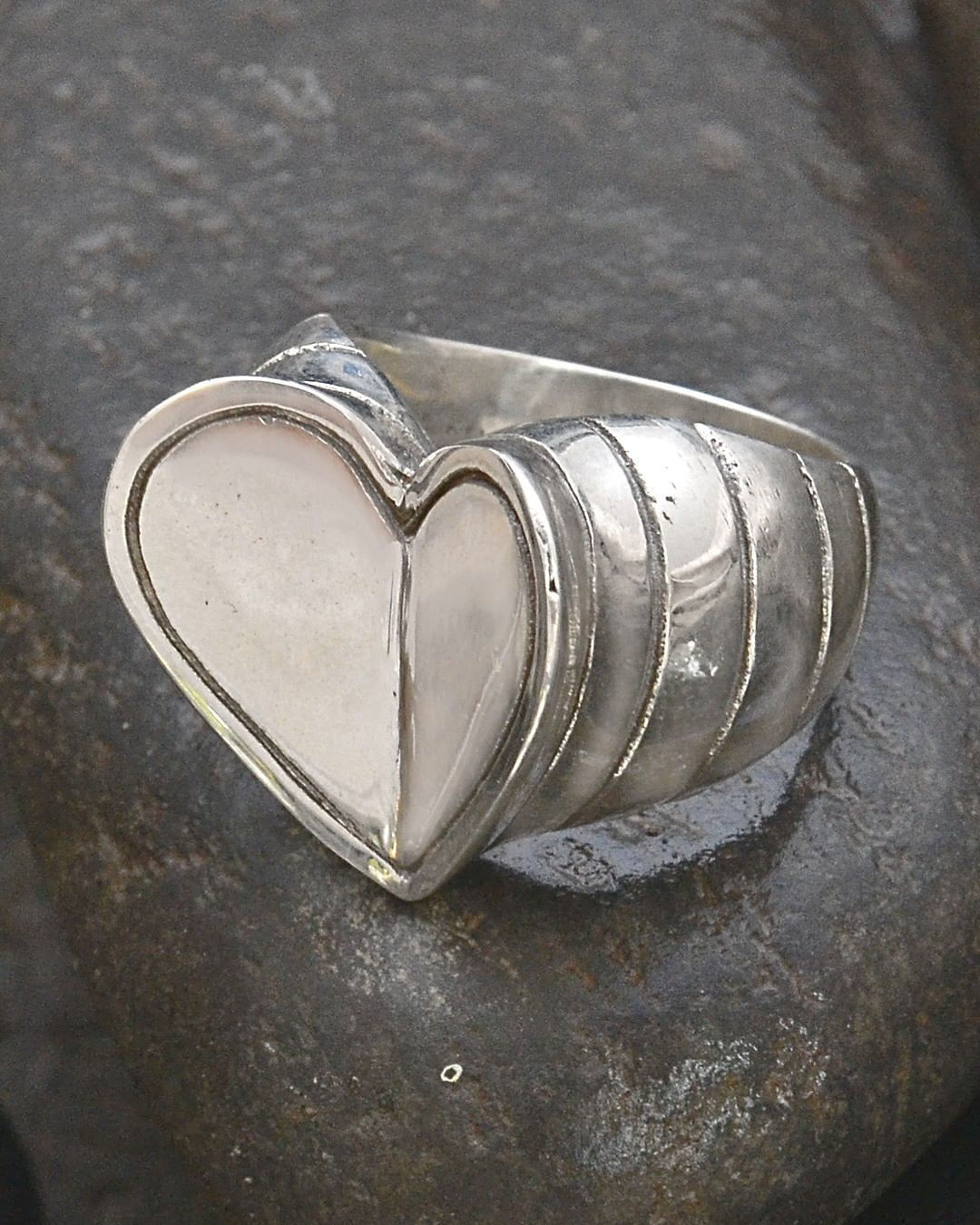 Kupu-Kupu Cinta Ring