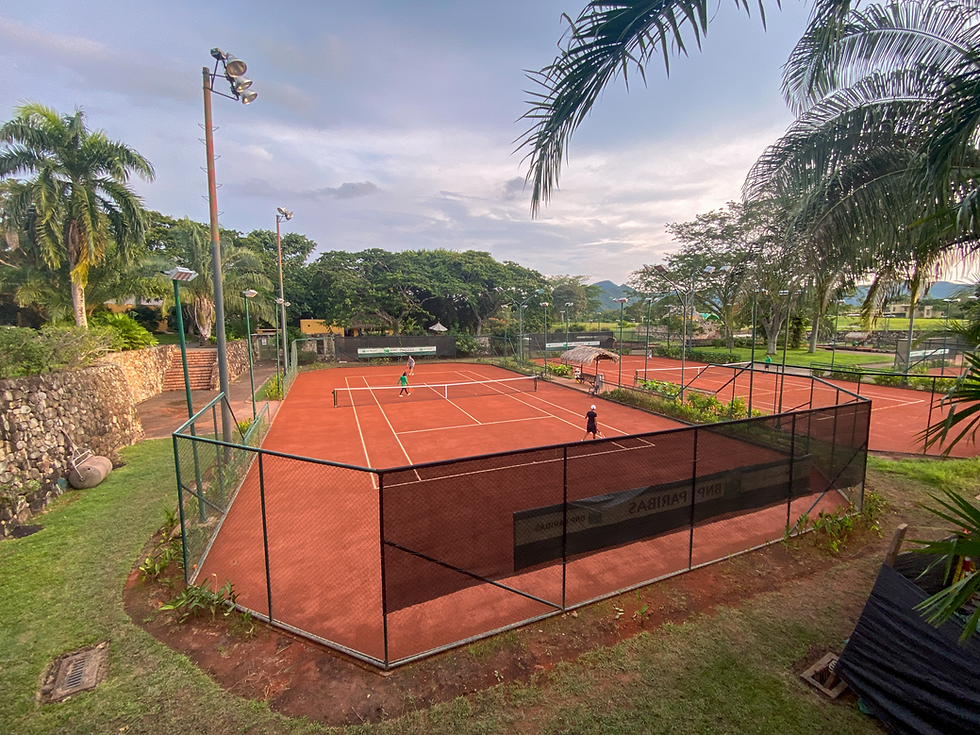 Mesa de Yeguas, Tennis court.png