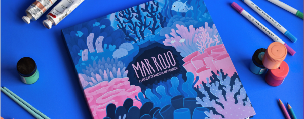 Dos jóvenes chilenas transforman el Mar Rojo en una experiencia artística y sensorial para colorear