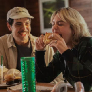 Cientos de momentos, una misma invitación: “Vamos por un Starbucks”