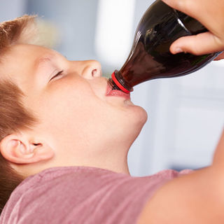 Chile consume tres veces más bebidas azucaradas que el promedio mundial