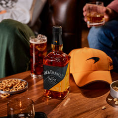 Jack Daniel’s y McLaren Fórmula 1 Team presentan edición limitada Tennessee Whiskey para la temporada F1 2025
