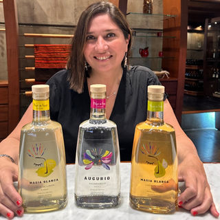 Mujer de fuego: Enóloga creó la primera destilería de aguardiente premium
