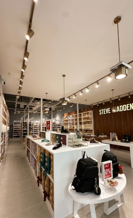 Steve Madden pisa fuerte con su primer outlet en Chile