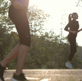 Día Mundial del Deporte: experto advierte sobre lesiones por sobrecarga y entrega consejos para iniciar actividad física sin riesgos