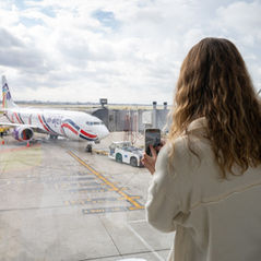 Qué es Sunflower, el programa para pasajeros con discapacidades no visibles que implementó Arajet