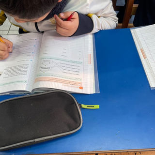 La escritura a mano también evoluciona: Por qué la letra cursiva y la imprenta es una habilidad clave para los estudiantes