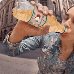 Ahora con gas: Conoce las nuevas aguas sabor limón y manzana de Benedictino