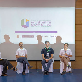 Volvo hace patente su compromiso en electromovilidad en la Feria “Muévete con Litio”