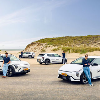 Kia renueva su flota de vehículos eléctricos para apoyar la misión global de The Ocean Cleanup