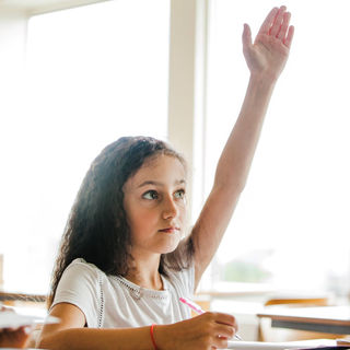 Niños: Los riesgos de limitar la ida al baño de los escolares durante las horas de clases