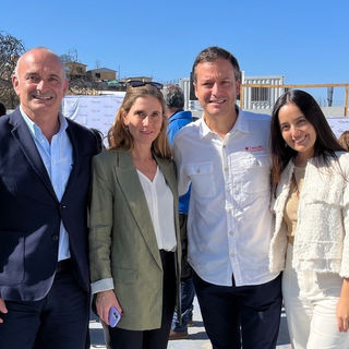 Artel dona articulos escolares a familias afectadas por incendios de Viña del Mar