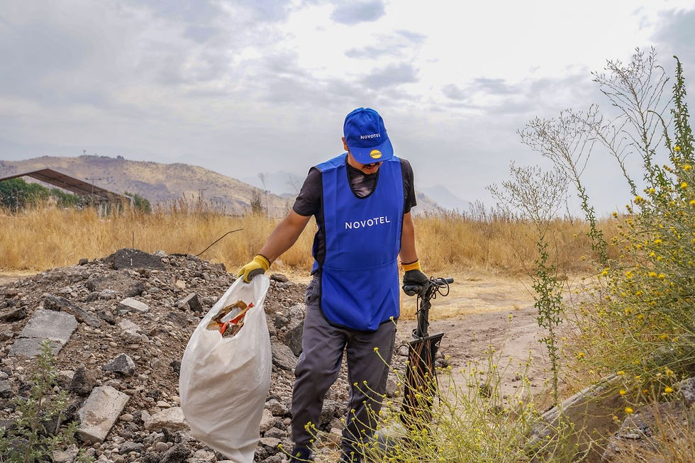 Novotel y Mapocho Vivo lideran limpieza en el Río Mapocho