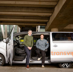 Uber y Transvip se unen para sumar una nueva alternativa de movilidad desde y hacia el aeropuerto de Santiago