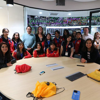 Somos Bakanas!: La academia chilena que empodera a niñas y jóvenes en áreas STEM amplía su impacto y llega a Perú