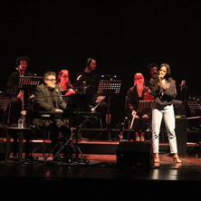 Uma Mulher não Chora em concerto