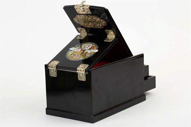 Thumbnail: Jewelry Box : Korean