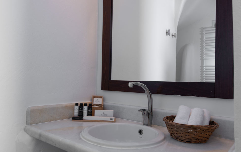 second ensuite bathroom.jpg