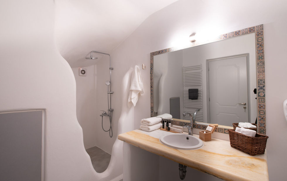 ground level bathroom.jpg