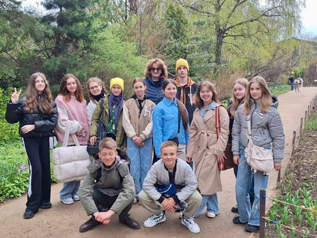 6 класс: Аптекарский огород, или История о том, как 6 класс гулял под дождем и пальмами