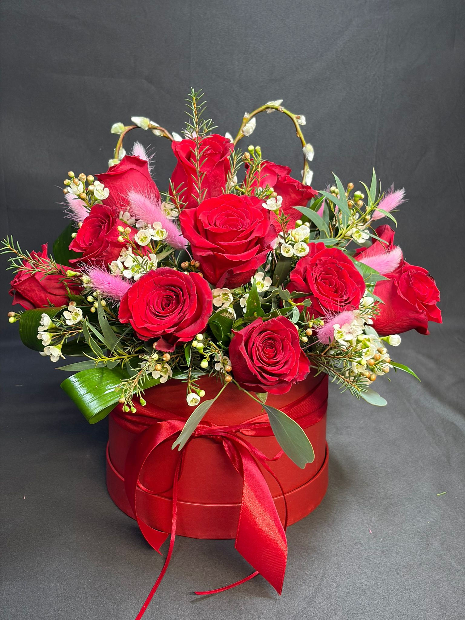12 Classic Red Rose Hatbox
