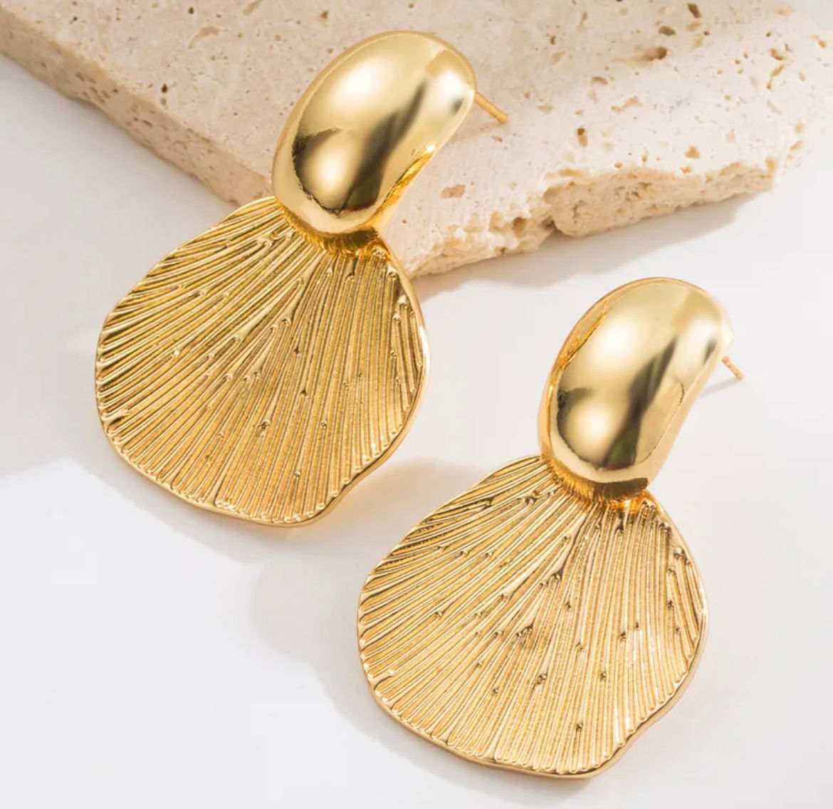 LE SHELL EARRINGS - Gold