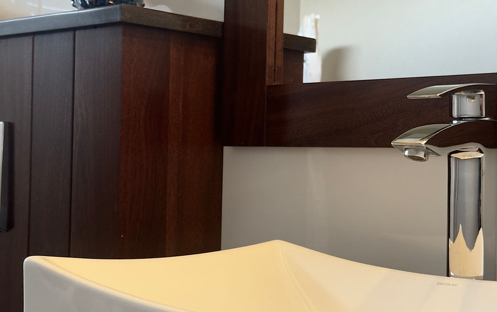 Kas di Alegria’s modern bathroom sink offers a sleek look and steady hot water for a comfortably refreshing start or end to your day.
