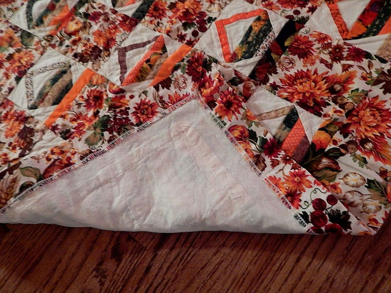 サムネイル： Very pretty quilted fabric table cover Orange, gold and green harvest motif centerpiece Fruit, flowers and fall leaves 24" sq