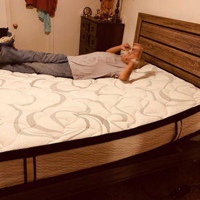 Adjustable bed set up: Customer - Pensacola, Florida