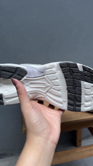 Thumbnail: NEW BALANCE 530