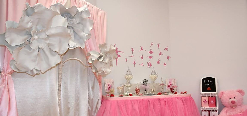 Giant Flowers, photo zone and candy bar