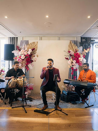 Faisal Amlani singing live pop and Sufi music.