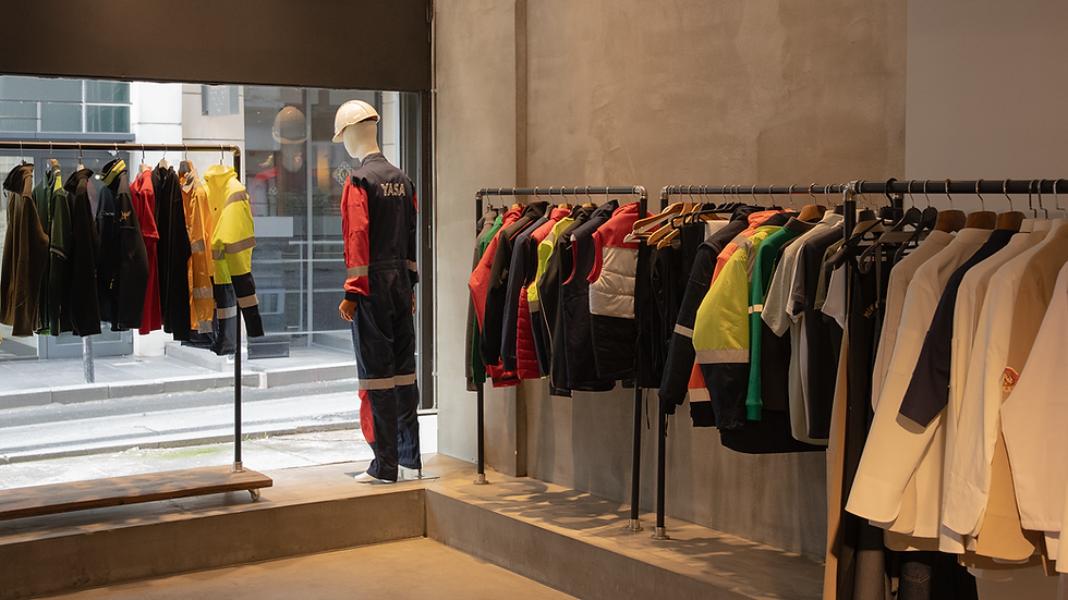 Esmerler Tekstil İstanbul İş Kıyafetleri Mağazası İçeriden Görünümü