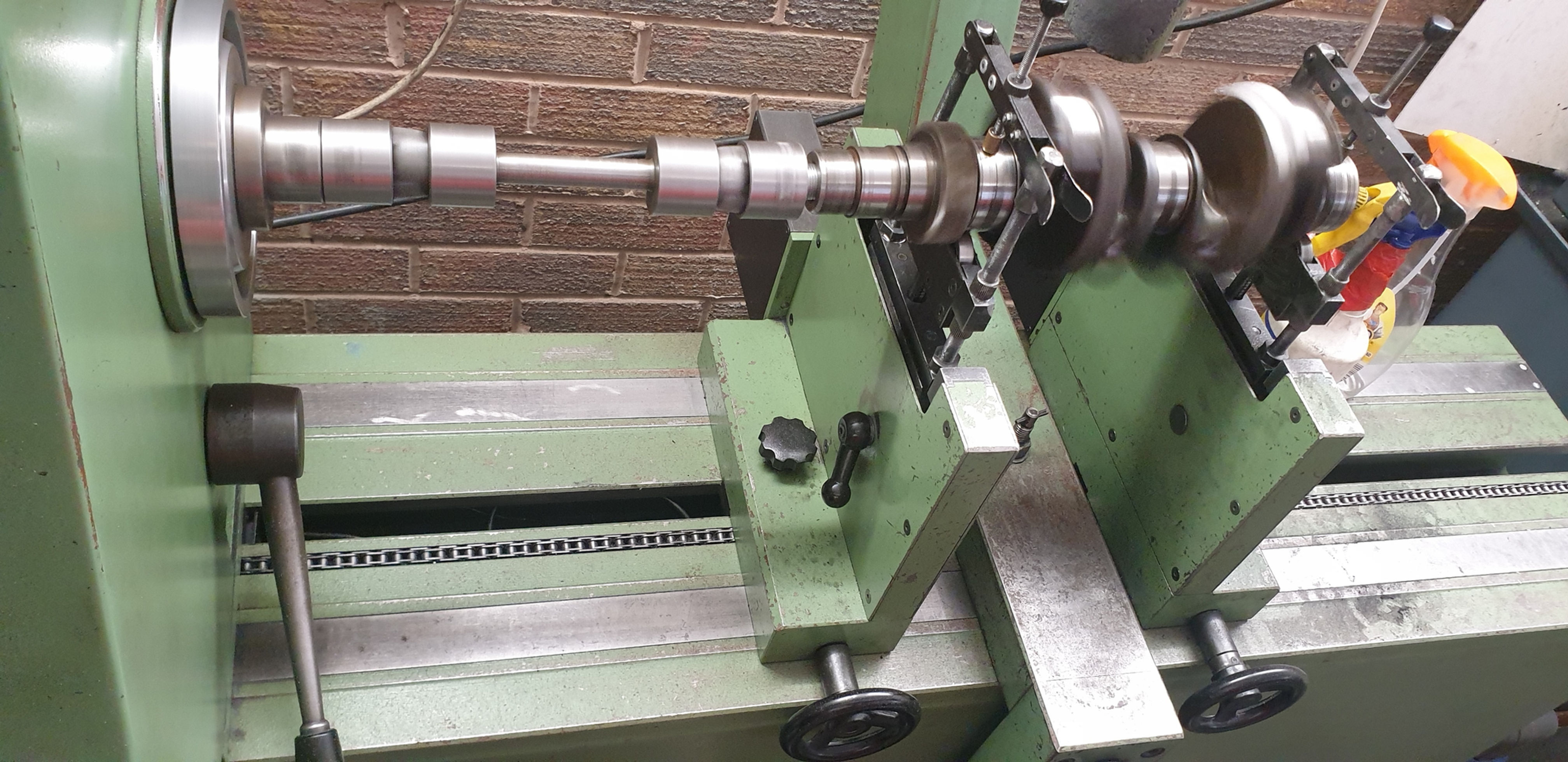 Crankshaft in a crankshaft grinding machine