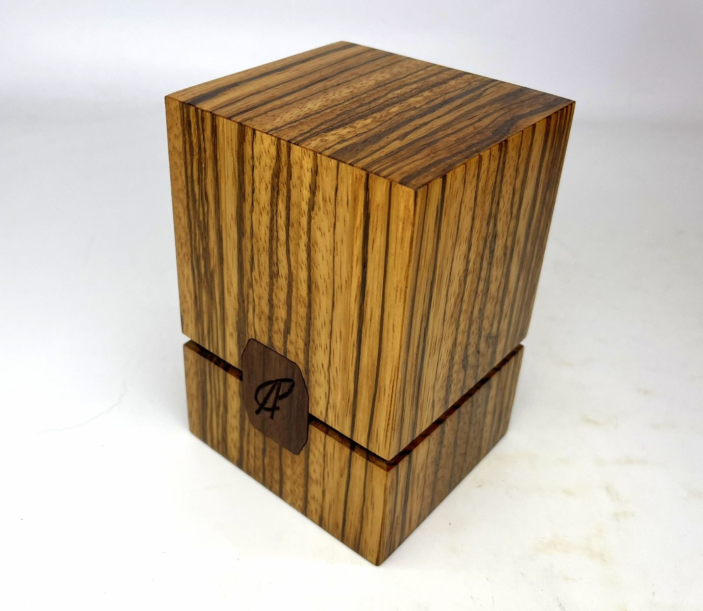 Zebrawood / Walnut Obelisk 100 Db sleeves