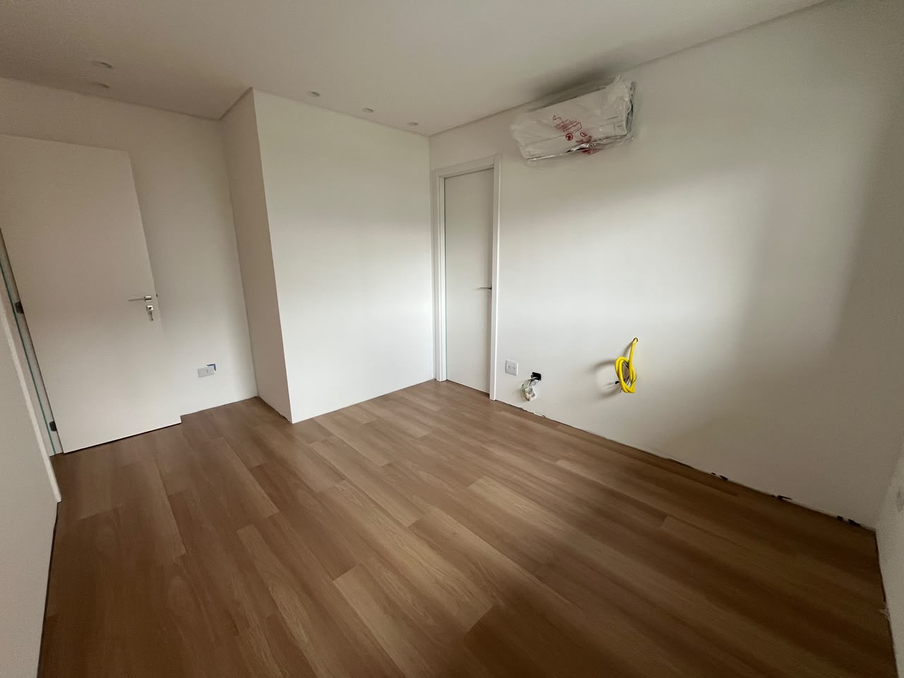 PISO LAMINADO DE MADEIRA MOCHA