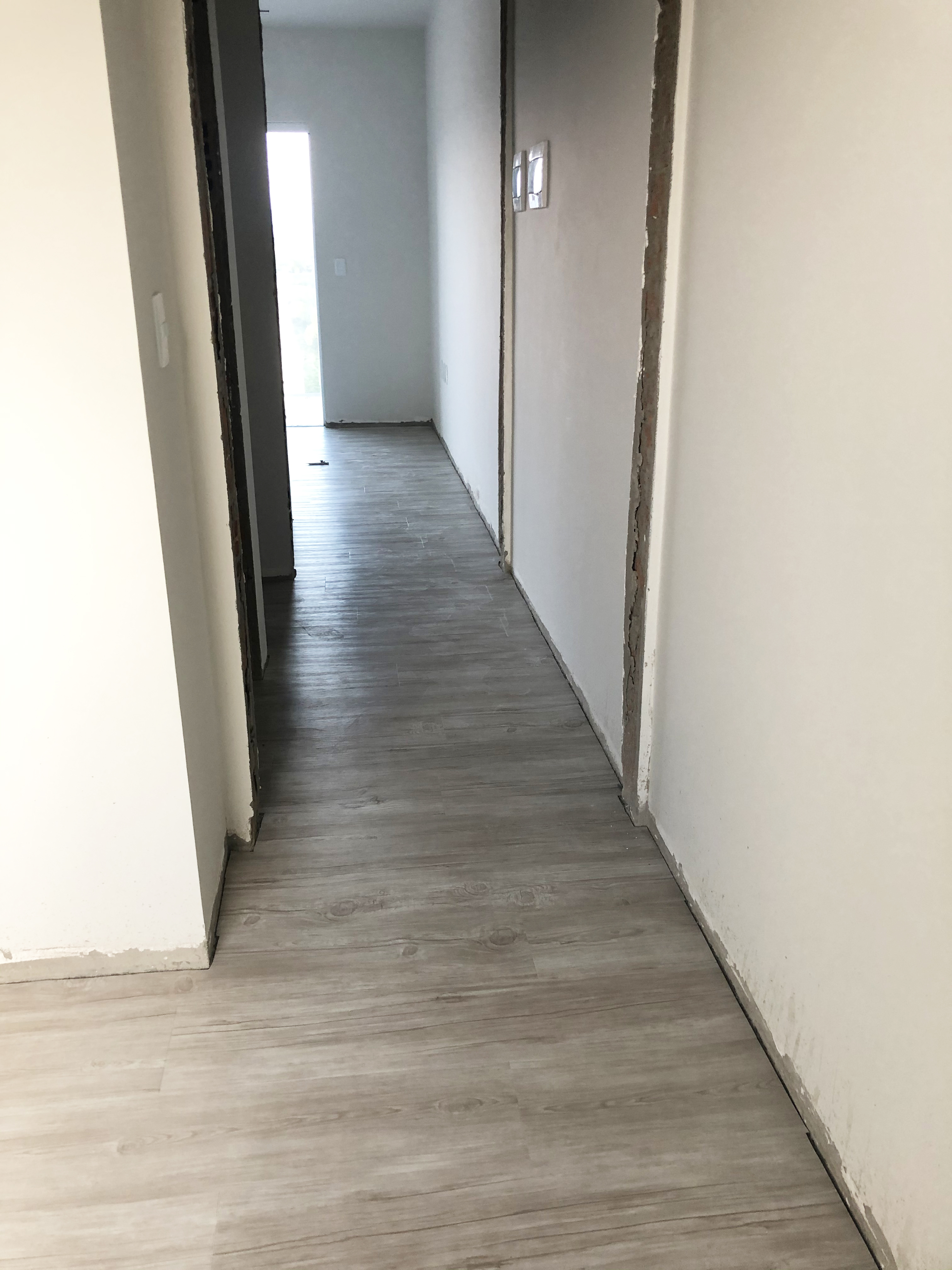 PISO DE PVC PÁTINA NEVOA — foto 6