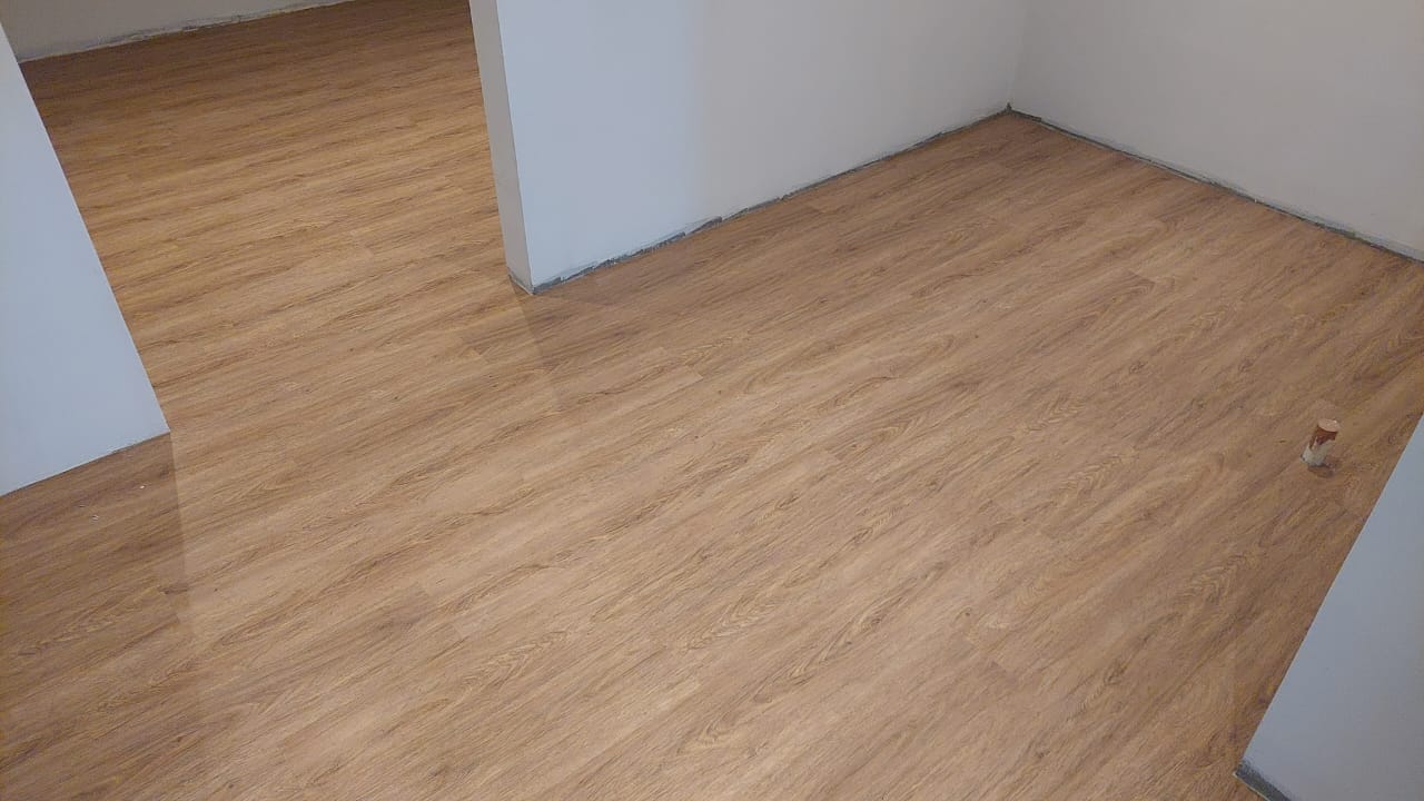 PISO VINÍLICO DE PVC AMÊNDOA — foto 5