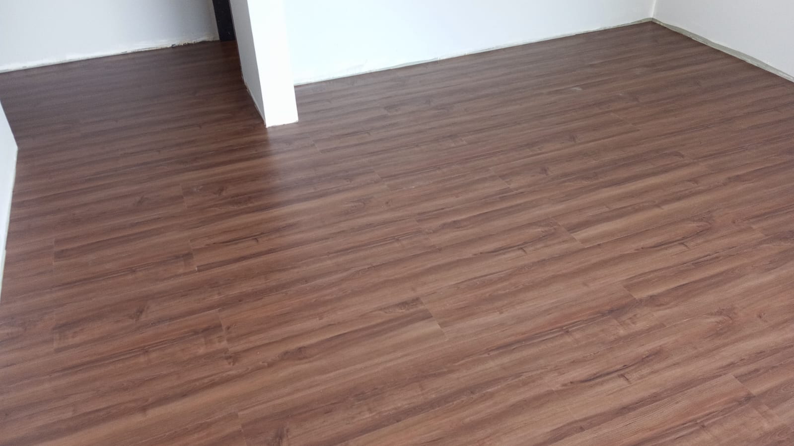 PISO VINÍLICO DE PVC CANELA — foto 5