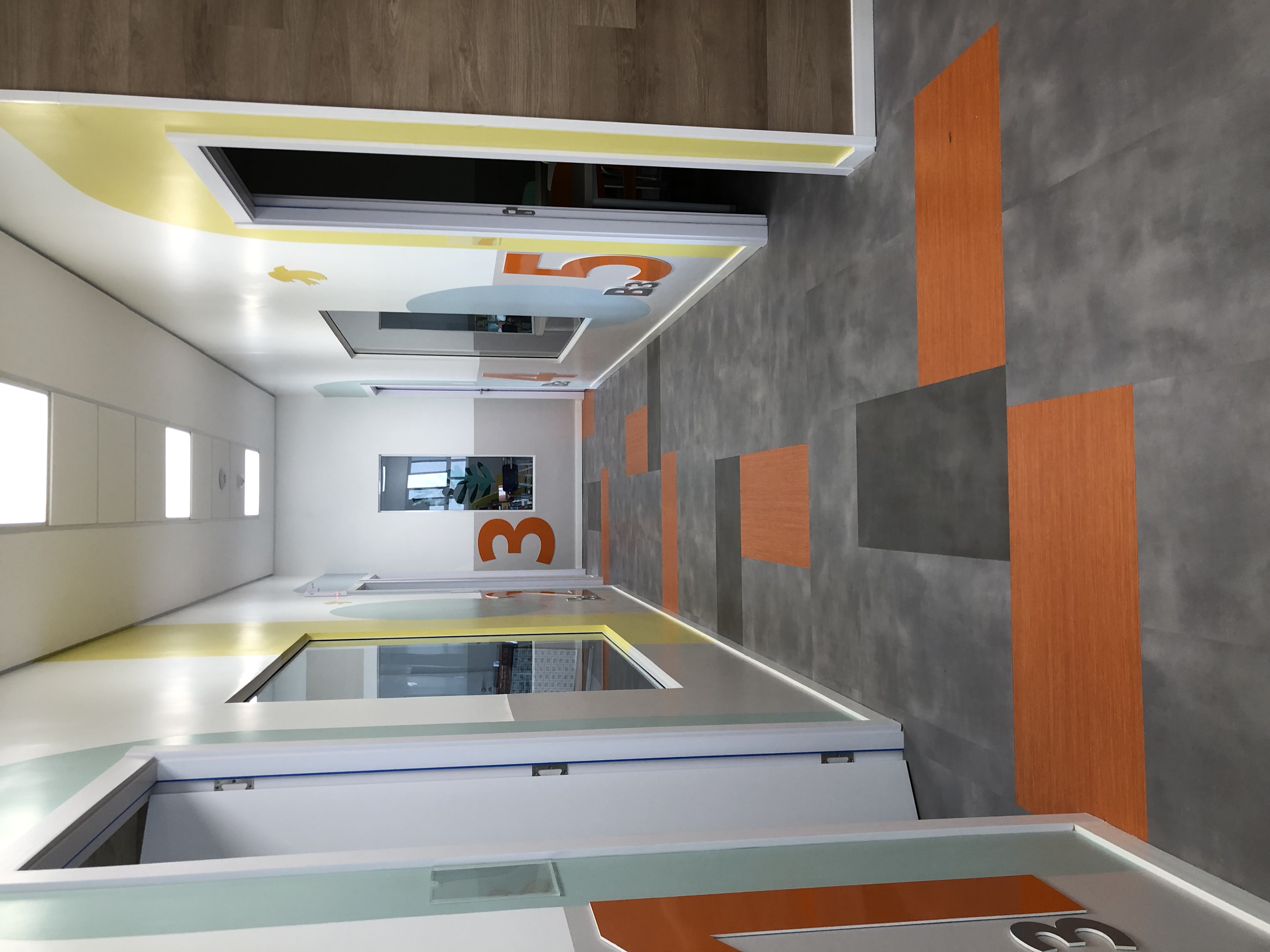 PISO VINÍLICO, RODAPÉ E PERSIANAS — foto 2