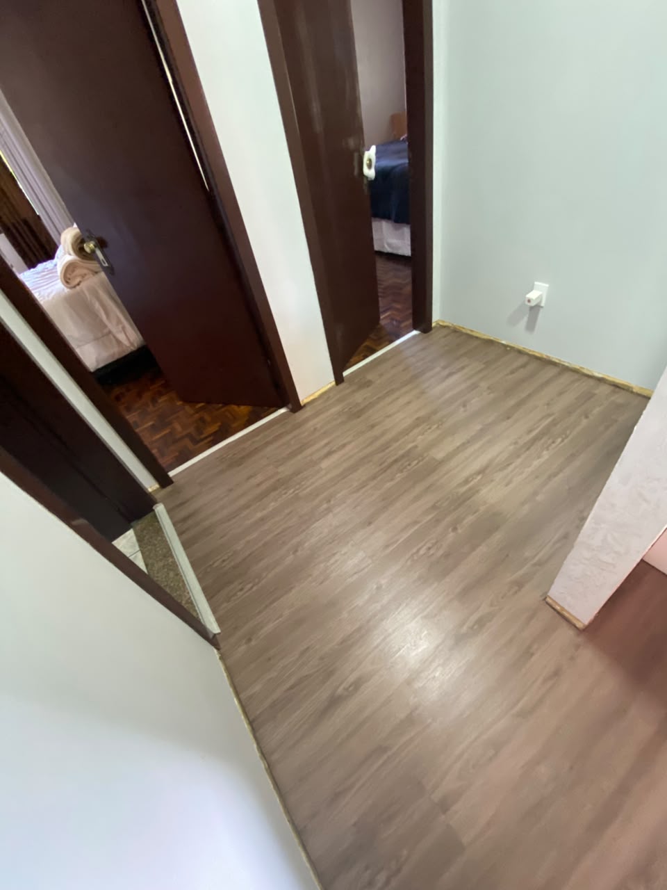 PISO VINÍLICO DE PVC CRAVO — foto 2