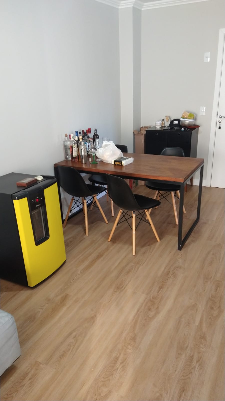 PISO DE PVC PAPOULA, RODAPÉS E PERSIANAS — foto 2