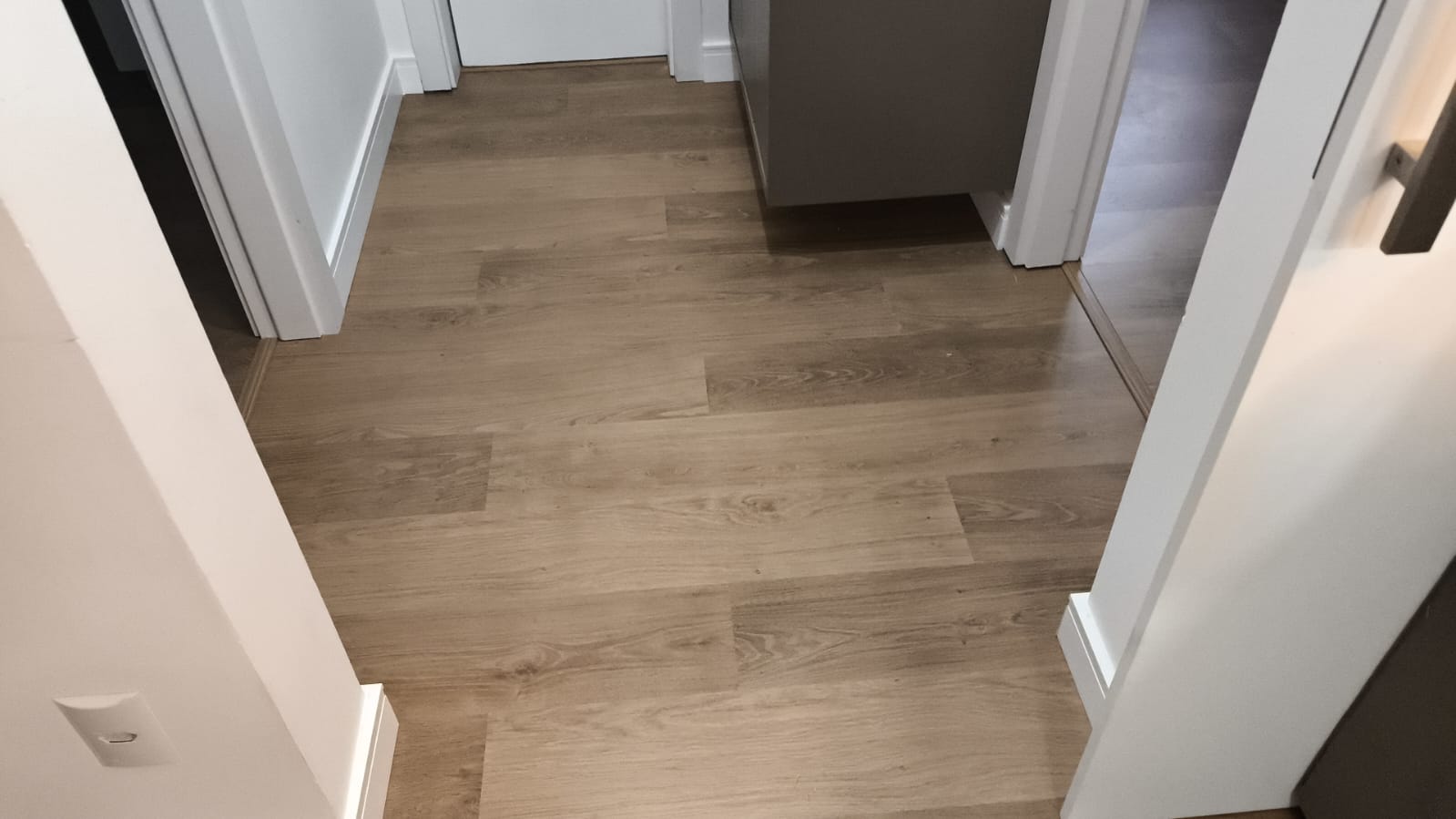 PISO LAMINADO CARVALHO NATURAL ENVERNIZADO — foto 8