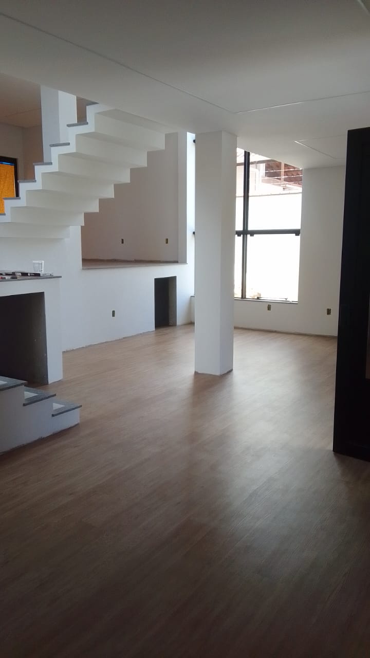 PISO VINÍLICO FAIA — foto 2